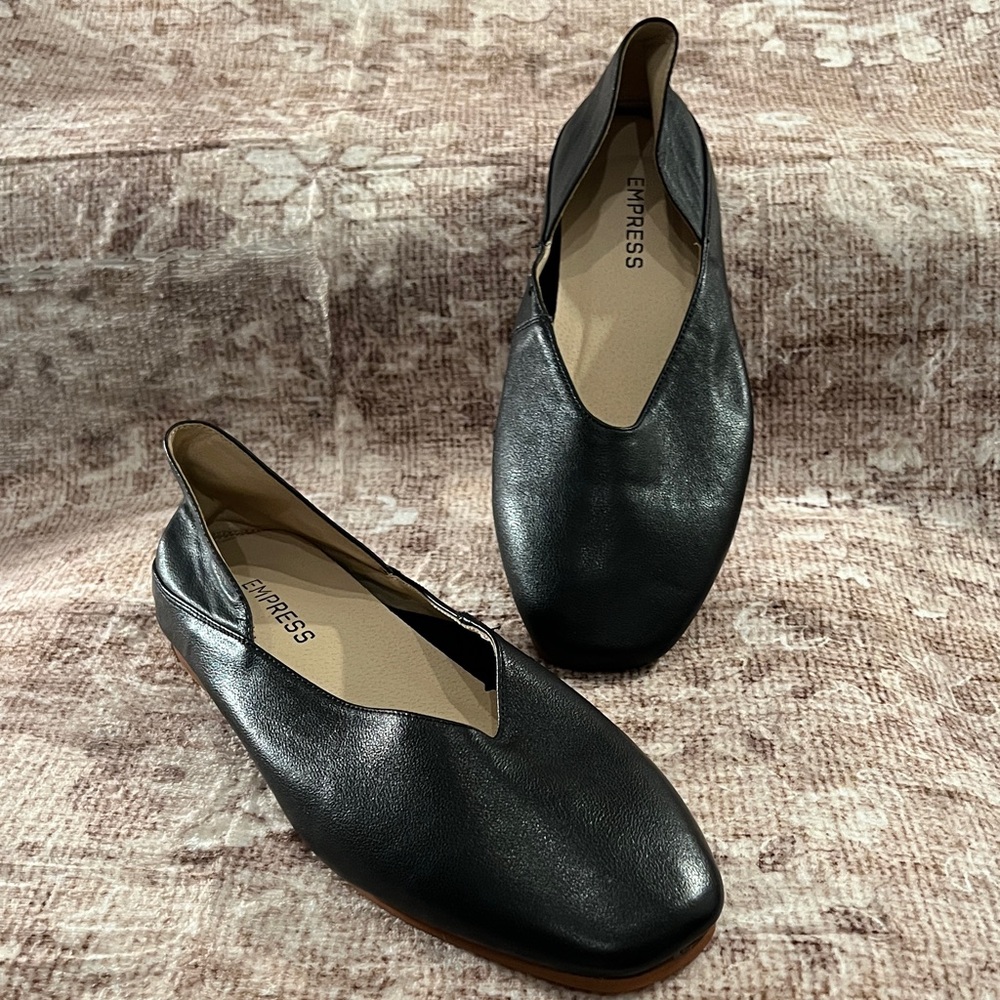 Empress Women's Black Leather Australia The Comfi V-Cut Flats size 41 (US 9)